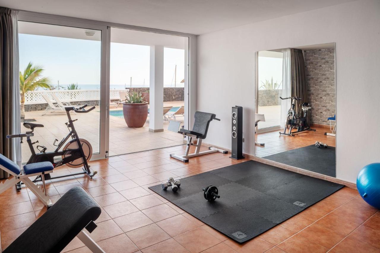Odin Luxury Villa By Buenavilla Puerto Calero Exterior photo